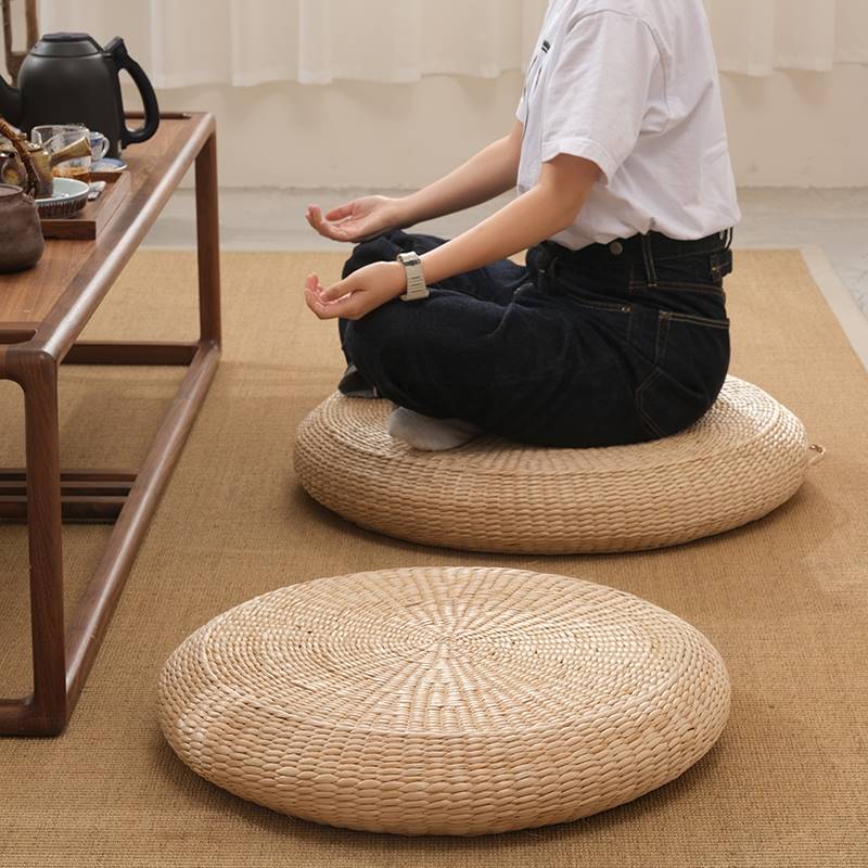 減壓放鬆的蒲團加厚草編材質適合作為打坐冥想或拜佛的墊子也可用於飄窗或居家使用