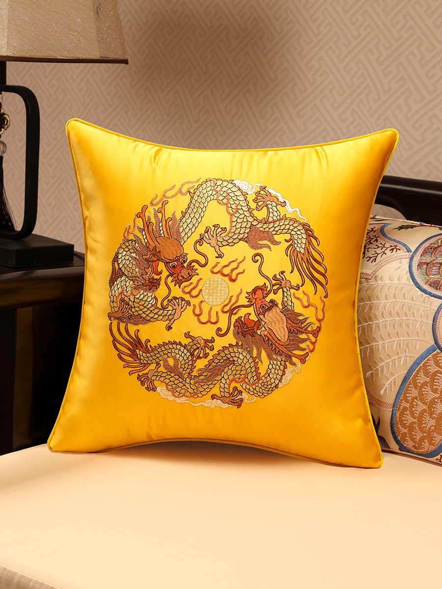 古典黃緞新中式抱枕靠墊喚醒紅木傢俱靈魂搭配床頭靠包更舒適