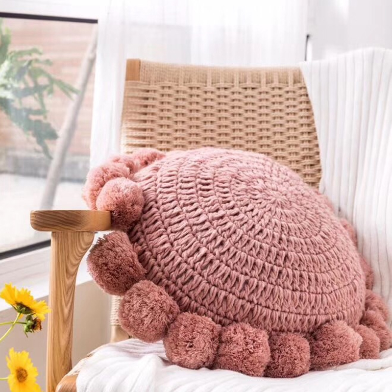 暖心伴侶北歐設計球球抱枕為沙發增添趣味風格