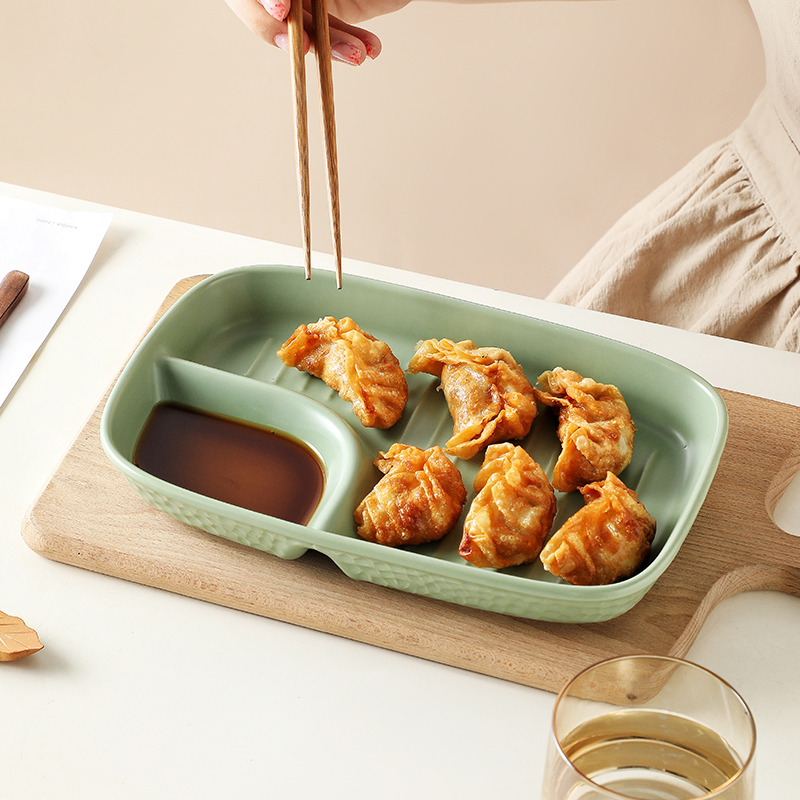 日式浮雕陶瓷瀝水餃子盤 兒童餐盤 點心盤帶醋碟家用2023