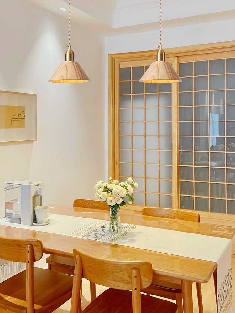 簡約現代餐廳吊燈黃銅實木材質適用於餐桌吧檯辦公室等空間 (7.4折)