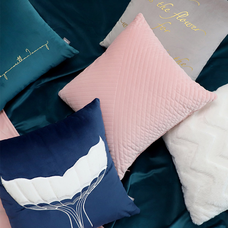 北歐質感燙金字母抱枕 舒適毛絨靠墊 裝飾樣板間粉色簡約抱枕套